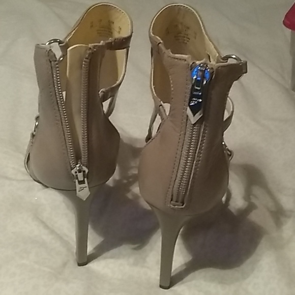 Heels - Picture 4 of 6